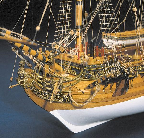 Royal Caroline               Länge   830 mm