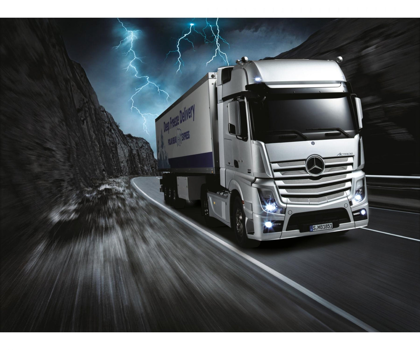 Mercedes Benz Actros 1851 Gigaspace, Tamiya Bausatz, 1:14