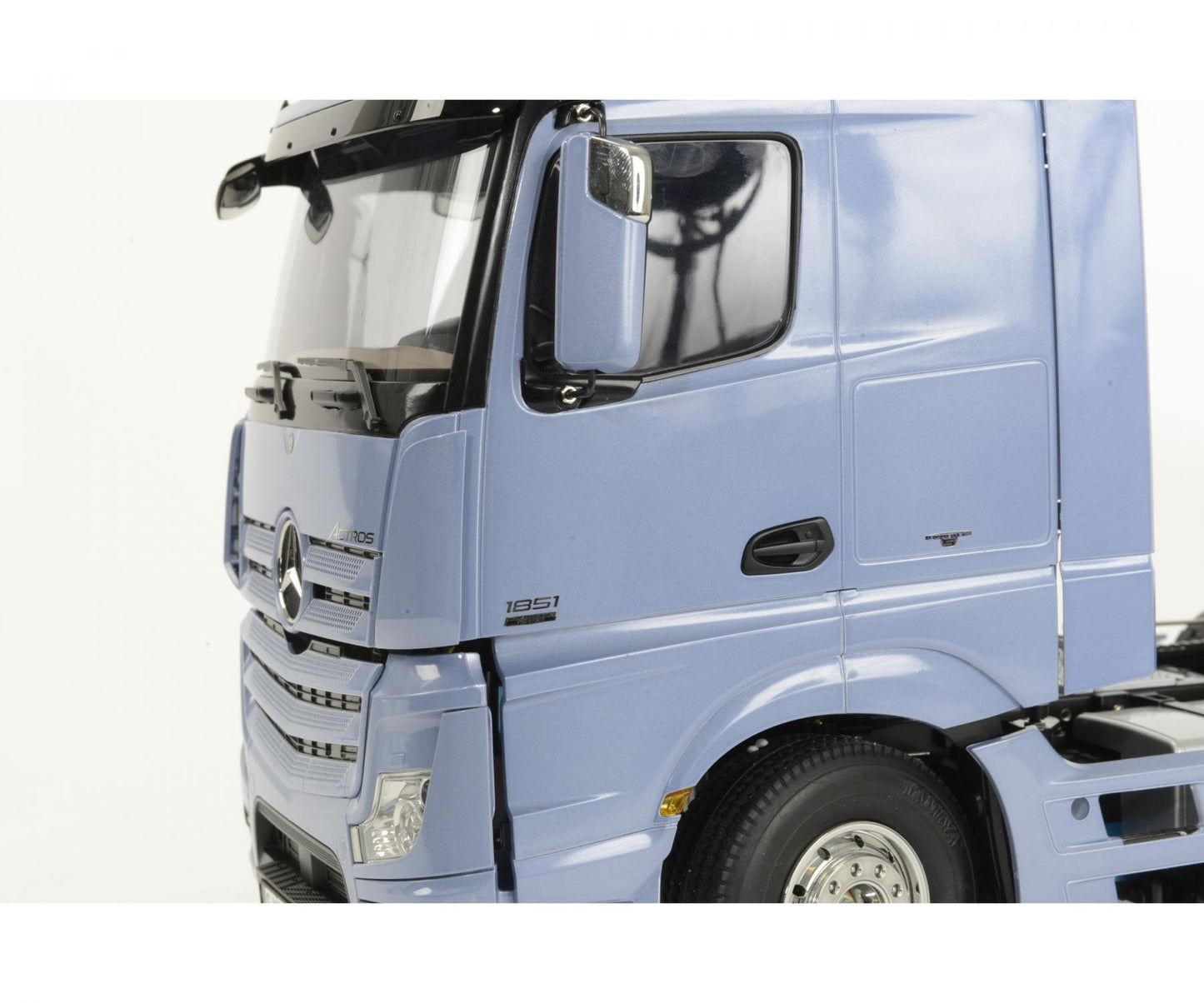 Mercedes Benz Actros 1851 Gigaspace, Tamiya Bausatz, 1:14