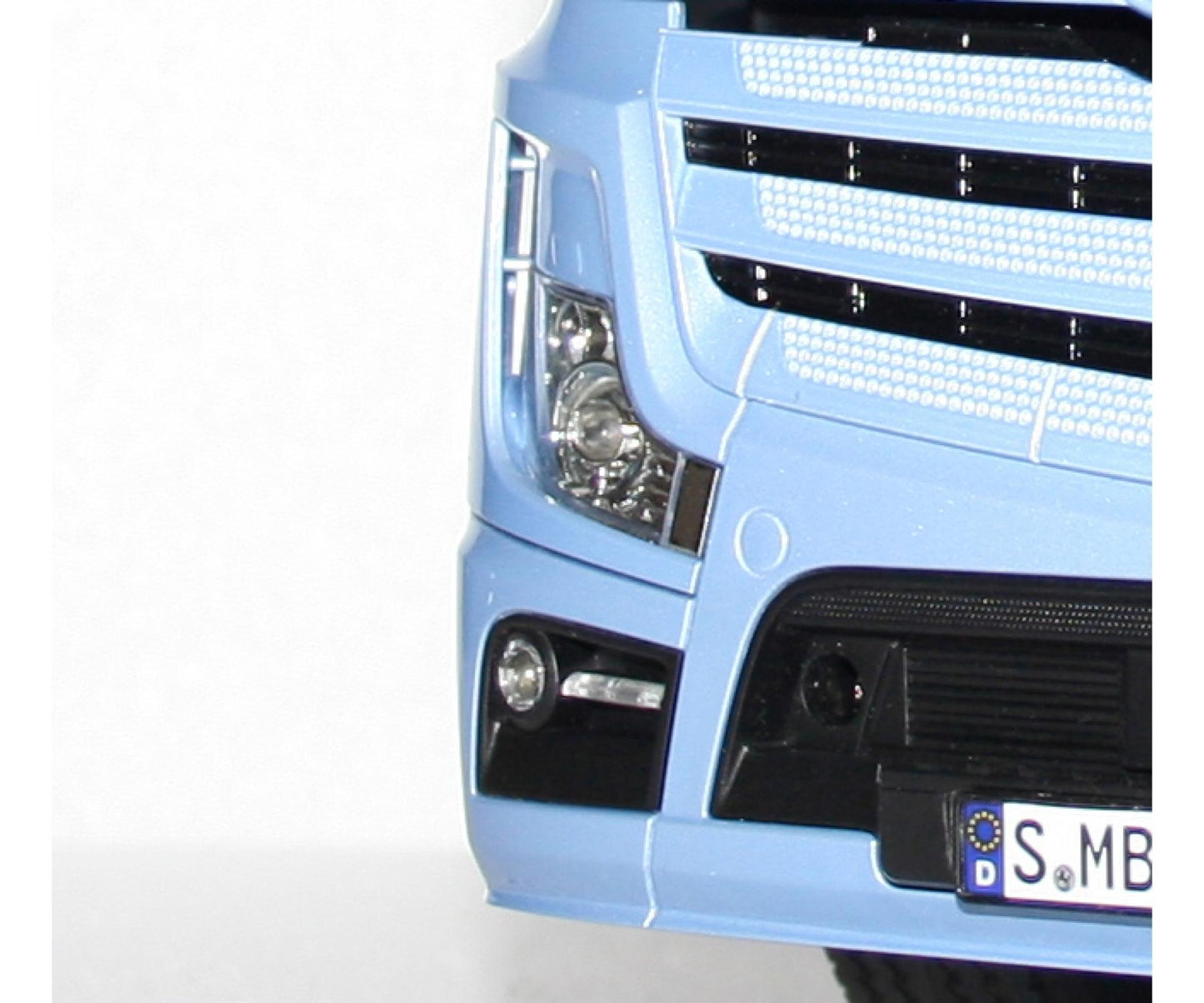 Mercedes Benz Actros 1851 Gigaspace, Tamiya Bausatz, 1:14