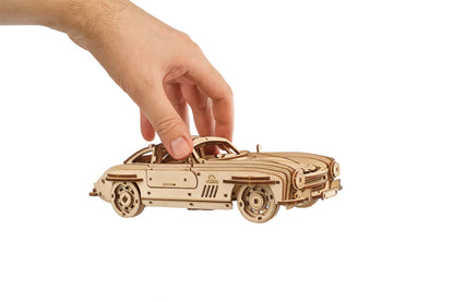 Sportcoupe mit Flügeltüren                                      UGears