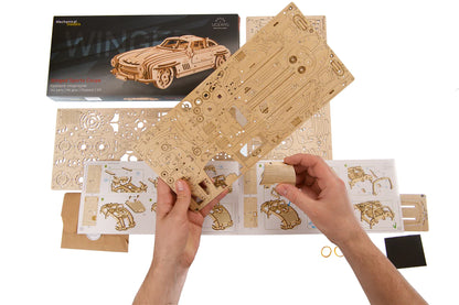 Sportcoupe mit Flügeltüren                                      UGears