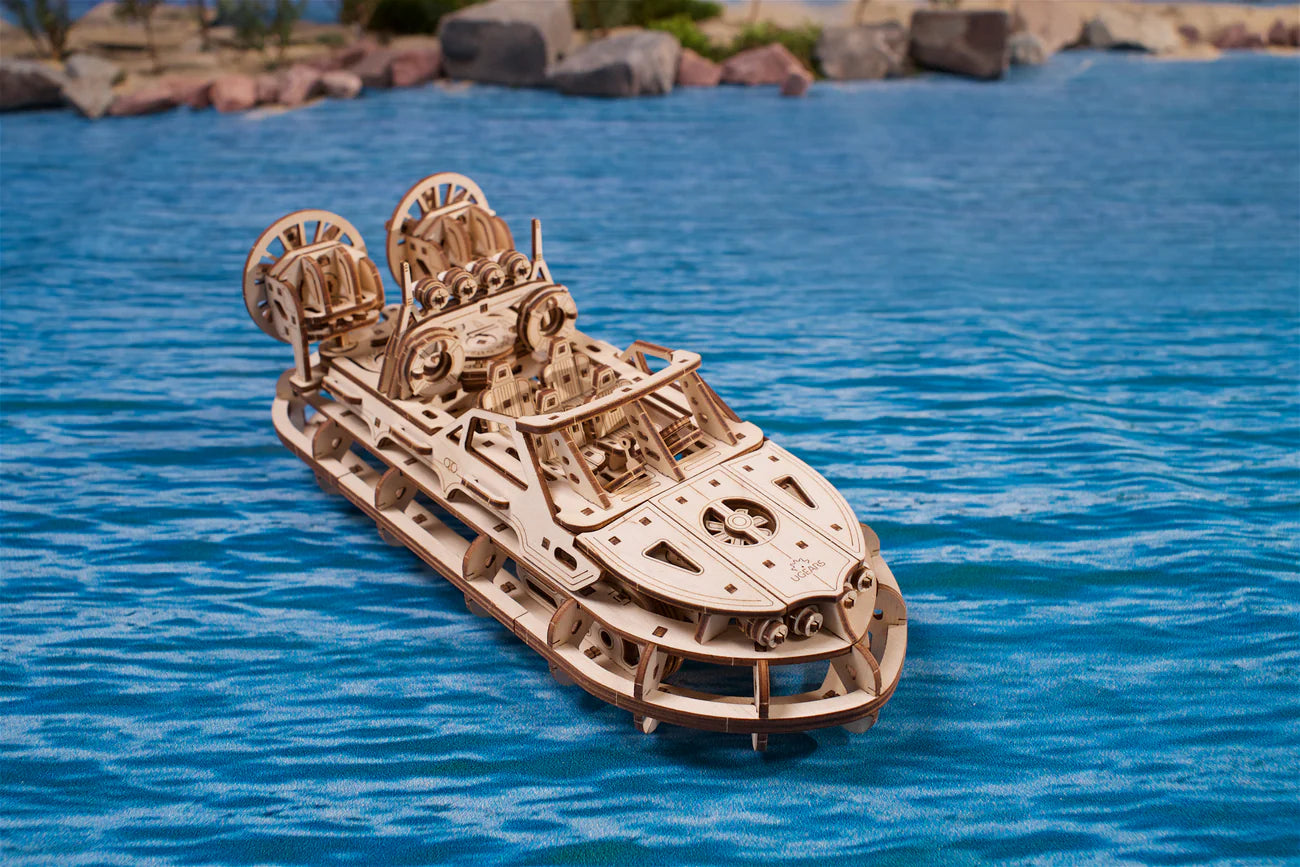 Rescue Hovercraft Luftkissenboot                UGears