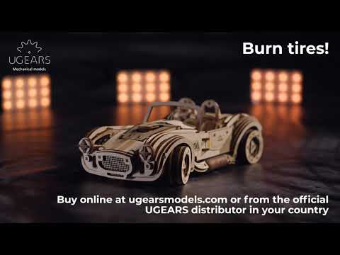 Ugears Holzmodell Cobra Driftcar in der Anwendung